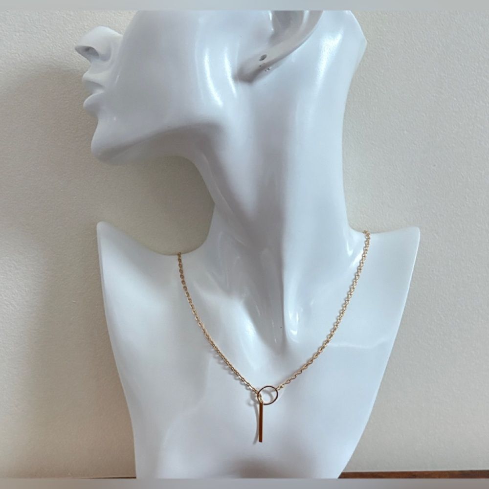 Chic Gold Pendant Necklace